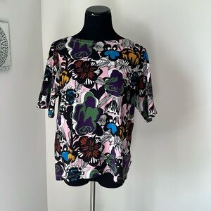 Marimekko | Uniqlo | Short sleeve top | Modern floral Pattern | Size M